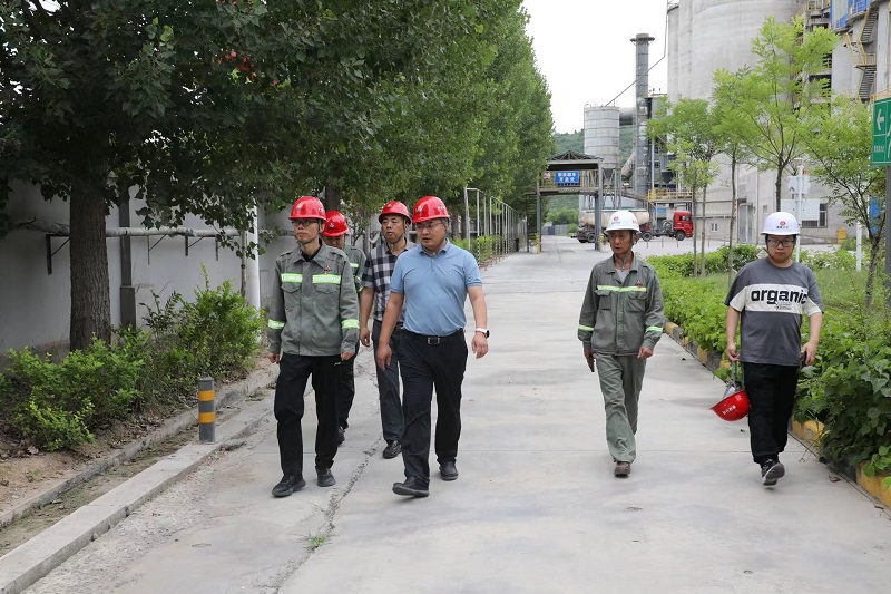 陜西建材科技公司黨委委員、副總經(jīng)理郭正亮到黃陵公司進行安全環(huán)保督導(dǎo)檢查
