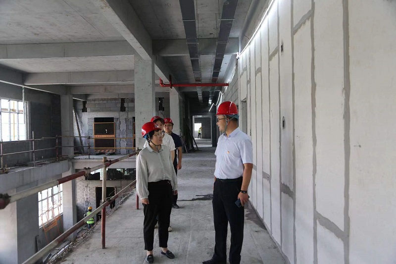 陜西建材科技公司黨委副書記、工會(huì)主席姜曉芹深入龍門綠碳公司調(diào)研指導(dǎo)工作